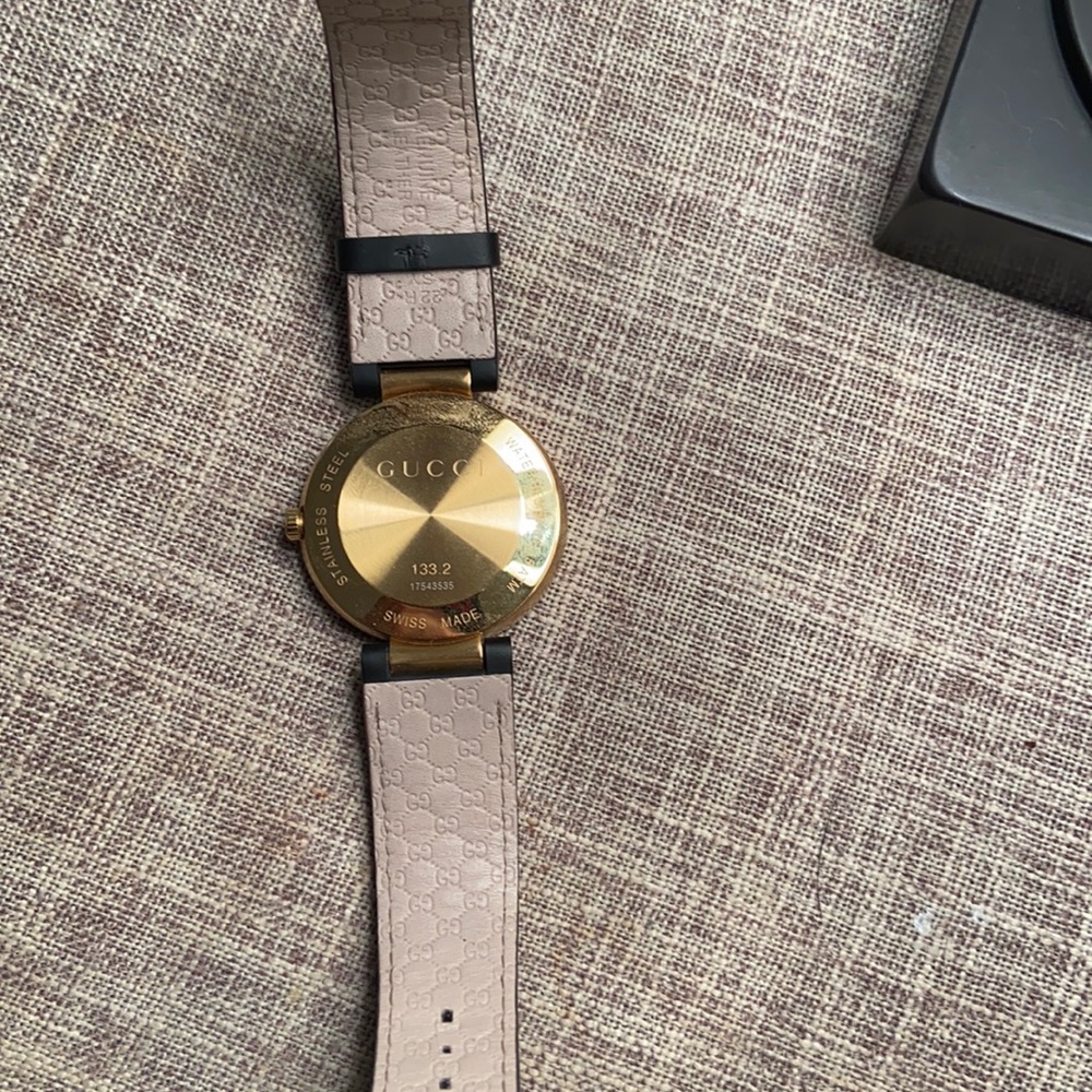 Authentic men’s gucci watch - Picture 3 of 4